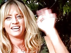 Rou azyatik madivin, gen pou l ' sere pussy niche pa playful zanmi nan pak la